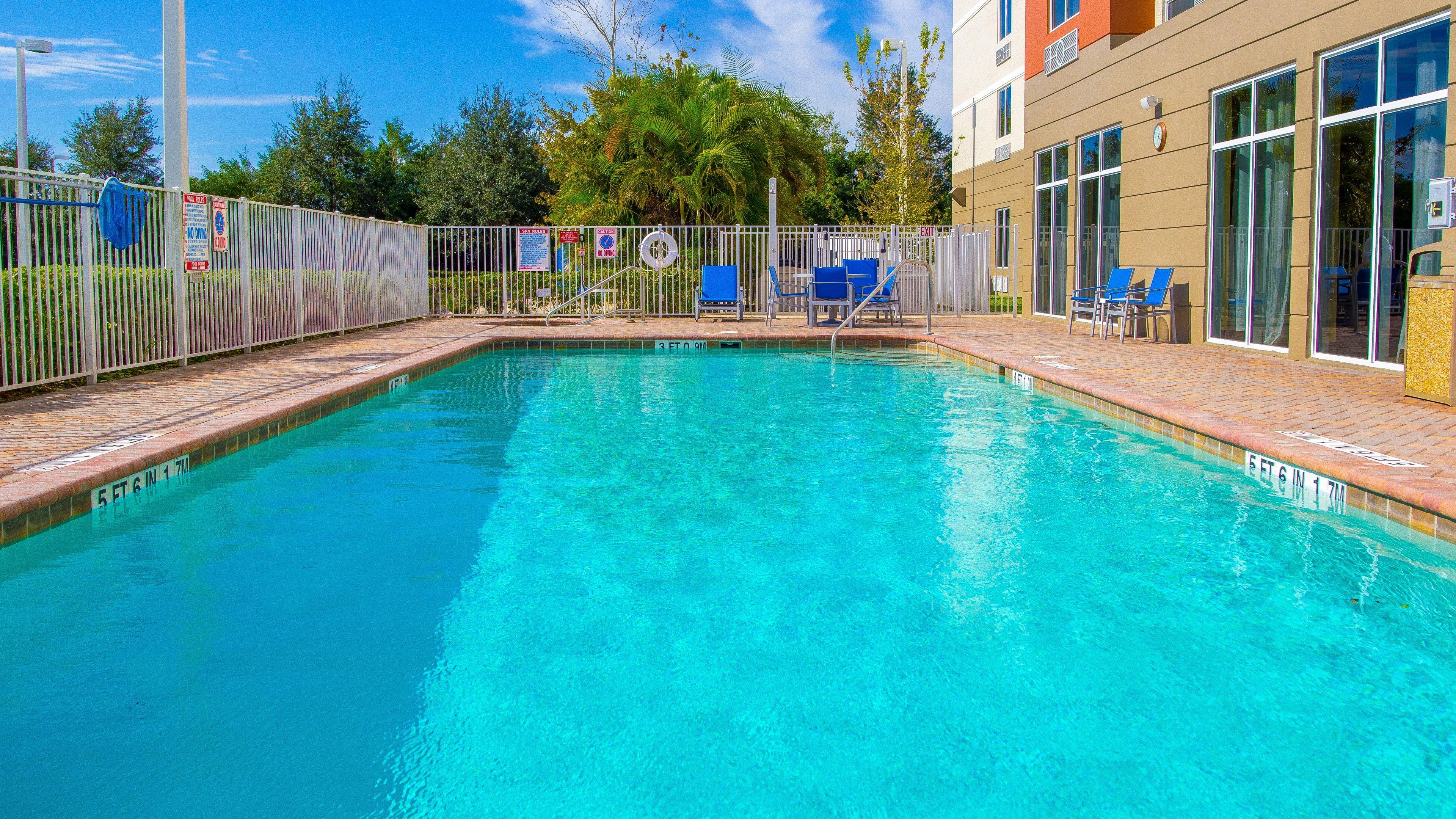 Holiday Inn Express Hotel & Suites Palm Bay By Ihg Екстериор снимка