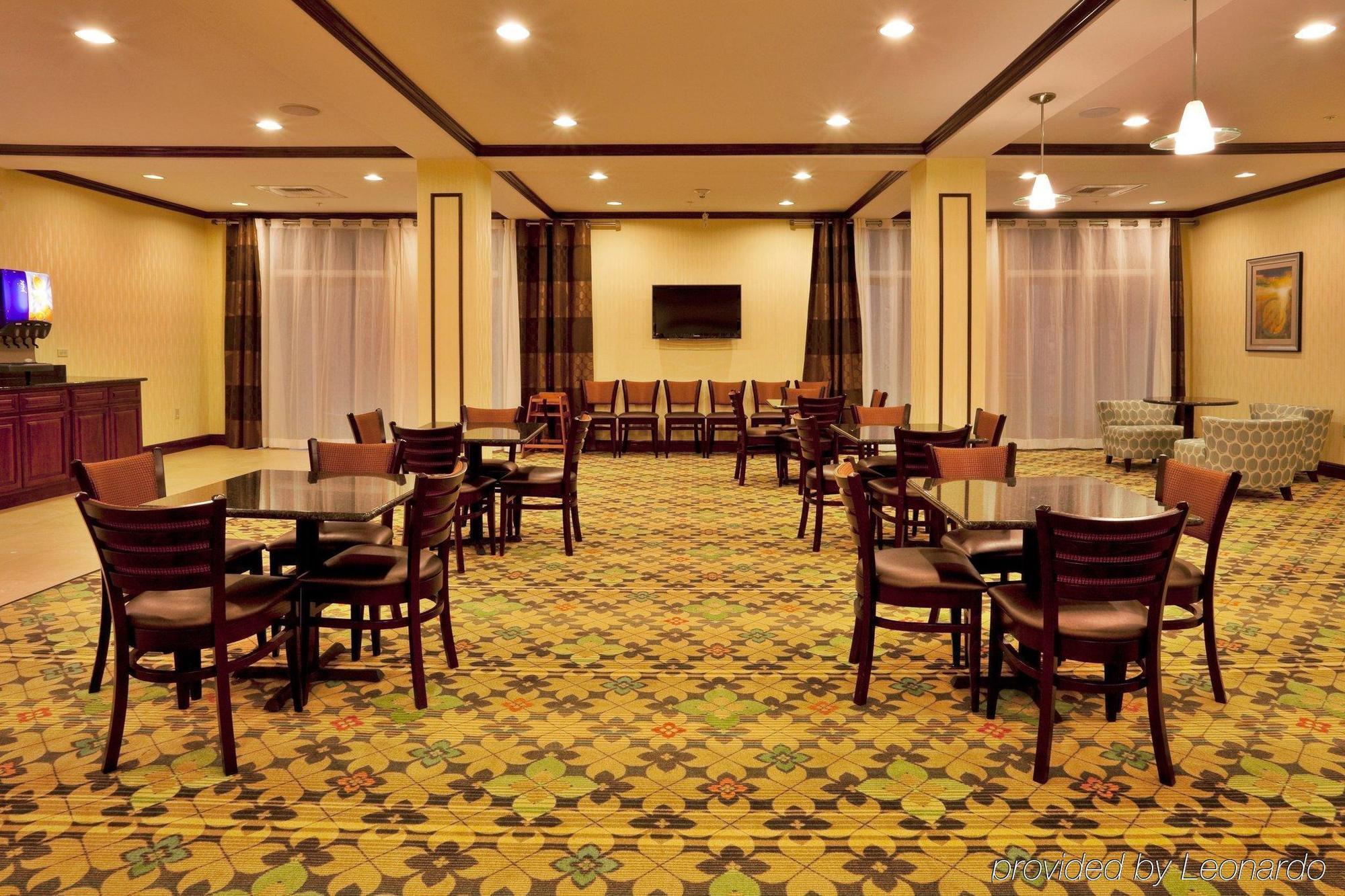 Holiday Inn Express Hotel & Suites Palm Bay By Ihg Ресторант снимка