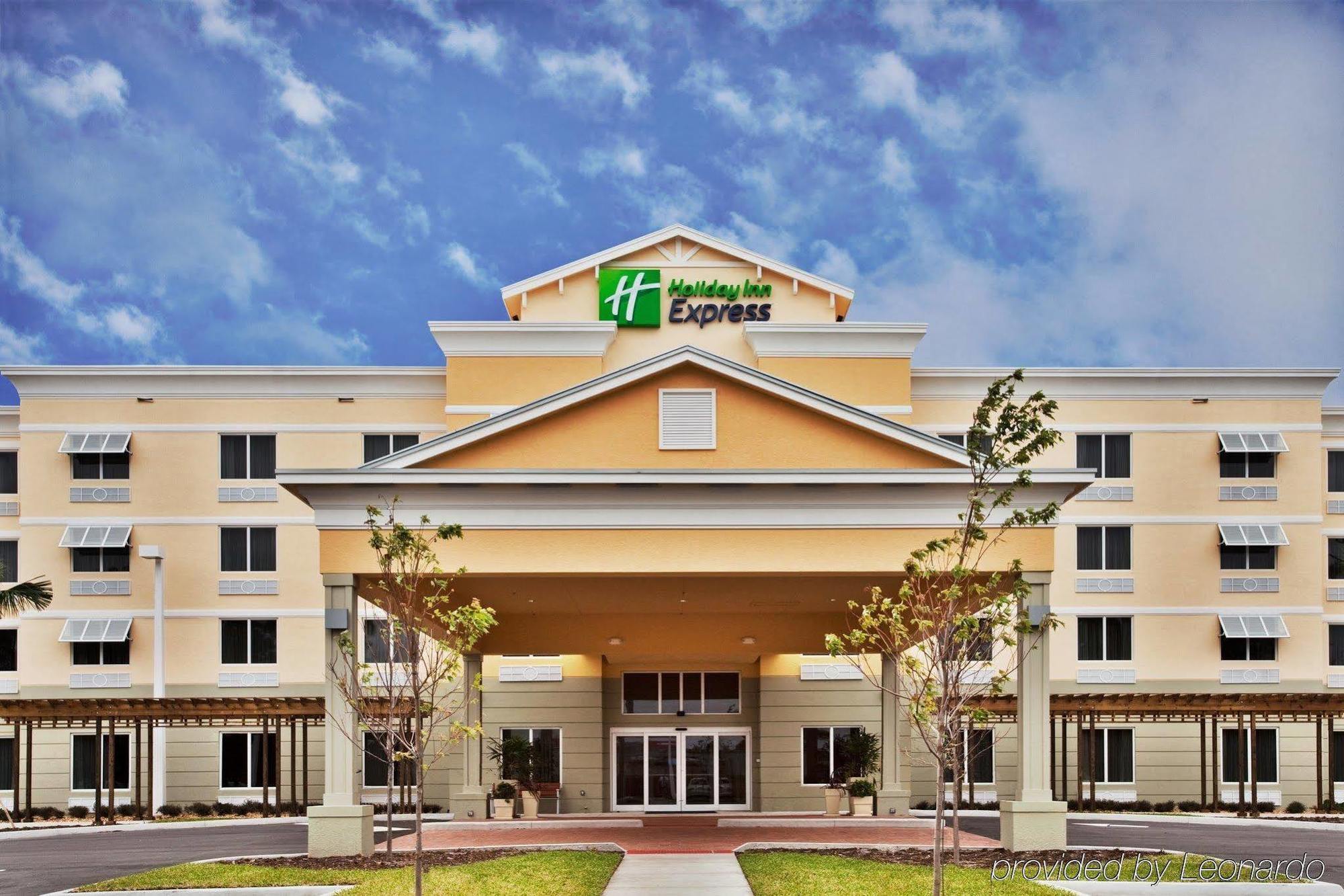 Holiday Inn Express Hotel & Suites Palm Bay By Ihg Екстериор снимка